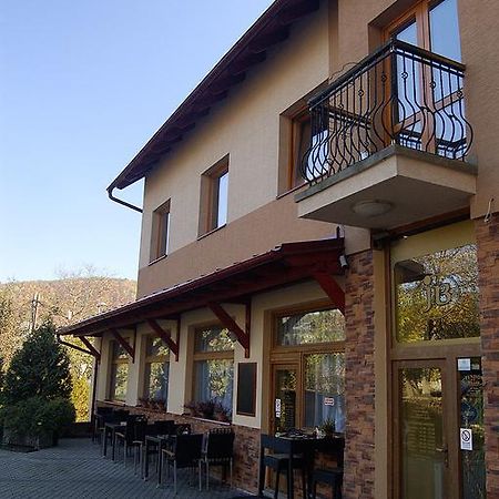 Penzion Majak Banská Bystrica Exteriör bild