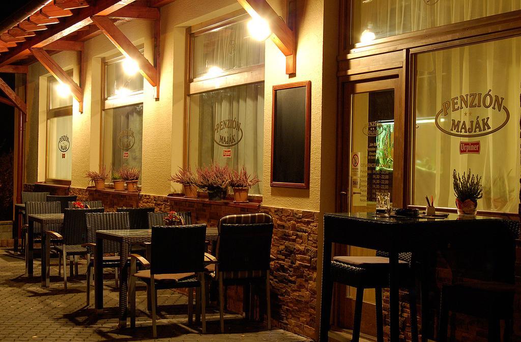 Penzion Majak Banská Bystrica Exteriör bild