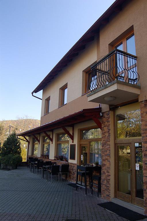 Penzion Majak Banská Bystrica Exteriör bild